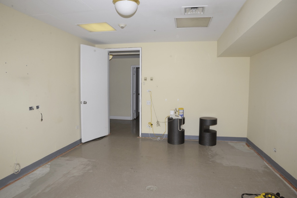 An empty room with bare walls and minimal furniture: simplifying the environment simplifies the mind that occupies it