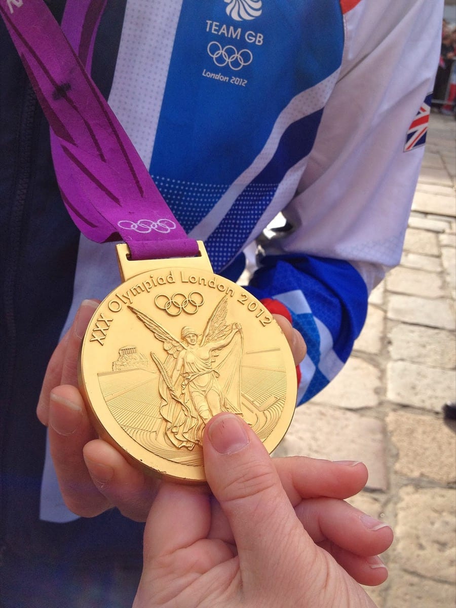 Medalje olimpike ari që përfaqëson standardin e ekselencës së pakompromis